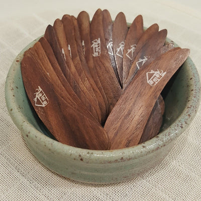 small wooden spatulas in a ceramic pot